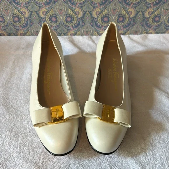 NEW Vintage Salvatore Ferragamo Leather Vara Bow Pumps Size 8 AA - Picture 1 of 4